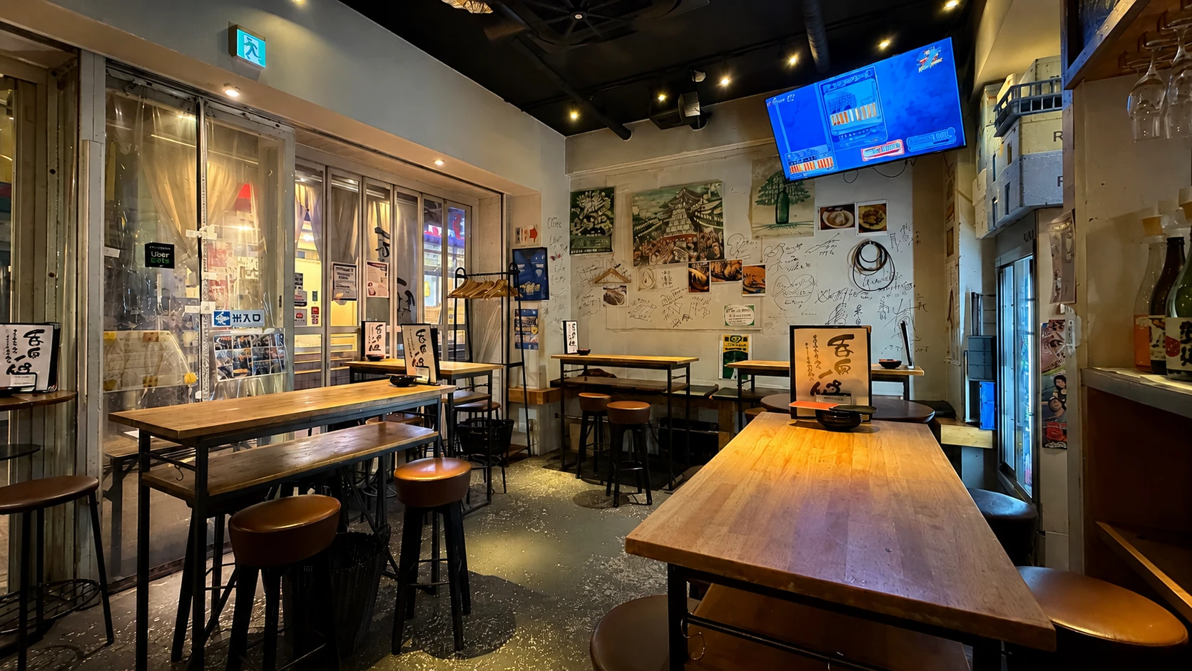 鶏料理居酒屋の店内